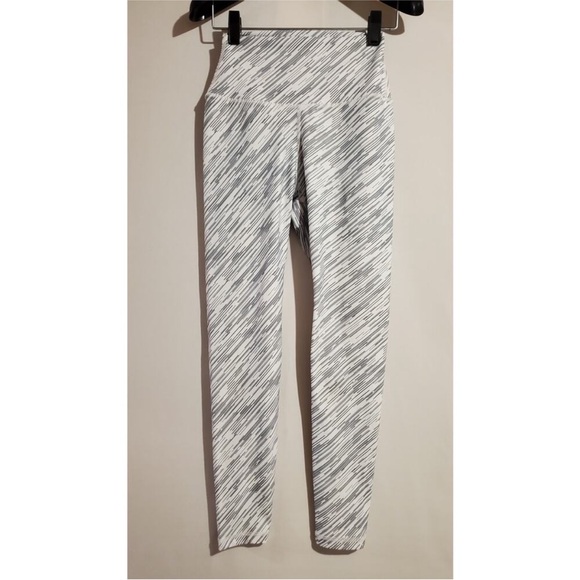 P'tula Desiree II Swift 7/8 Ankle Crop Black White Stripe Leggings Womens Size M - Picture 3 of 7
